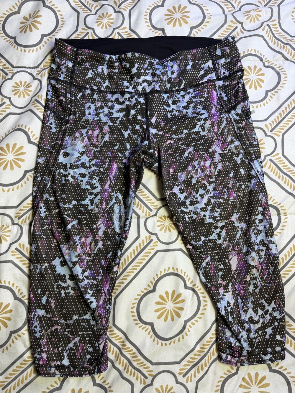 Lululemon Size 10 Cropped Leggings Purple Abstract Print Side Pocket